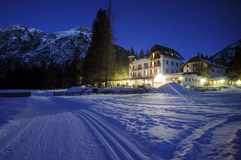 Hotel Croda Rossa Carbonin Exterior foto