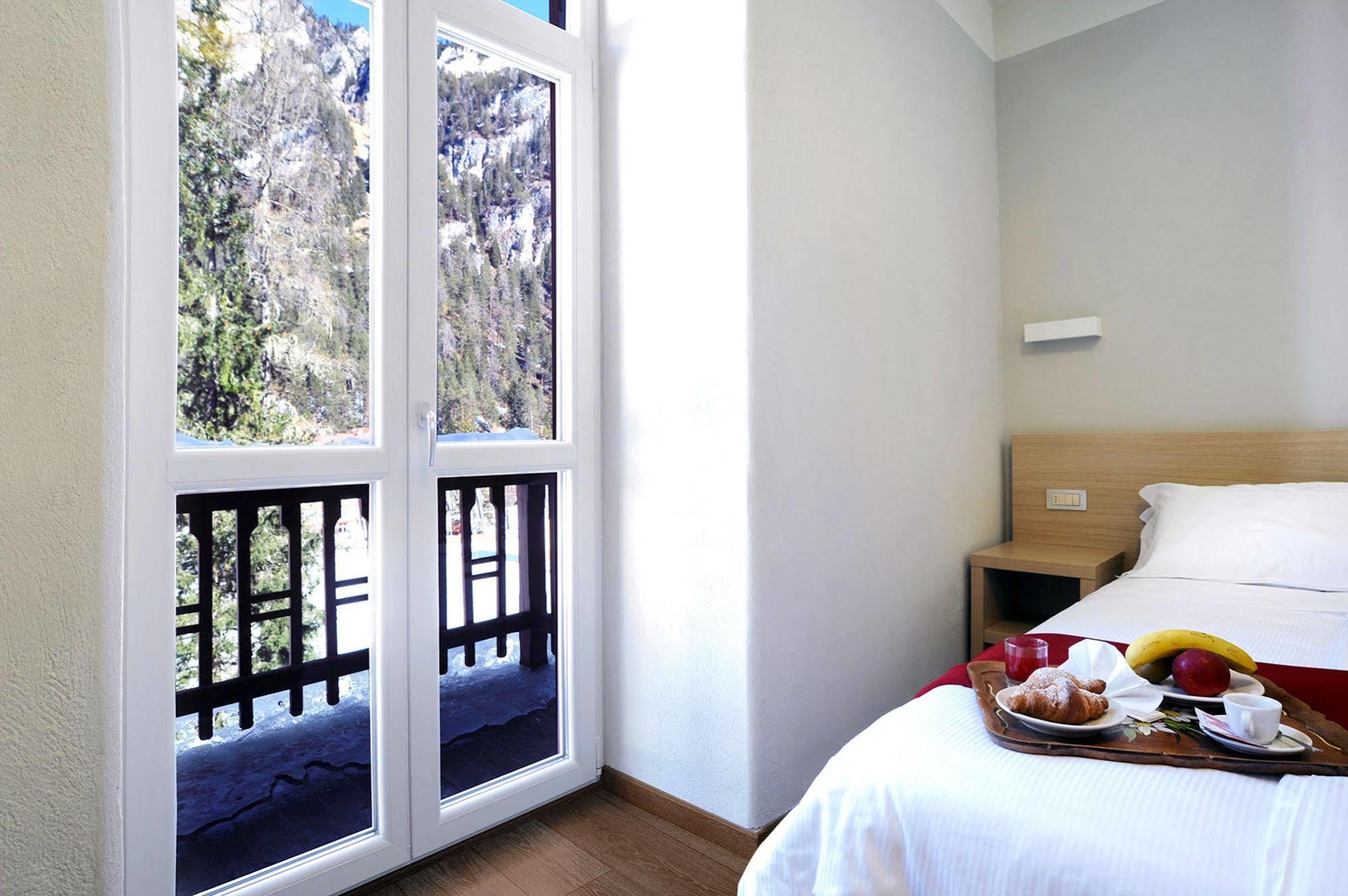 Hotel Croda Rossa Carbonin Exterior foto